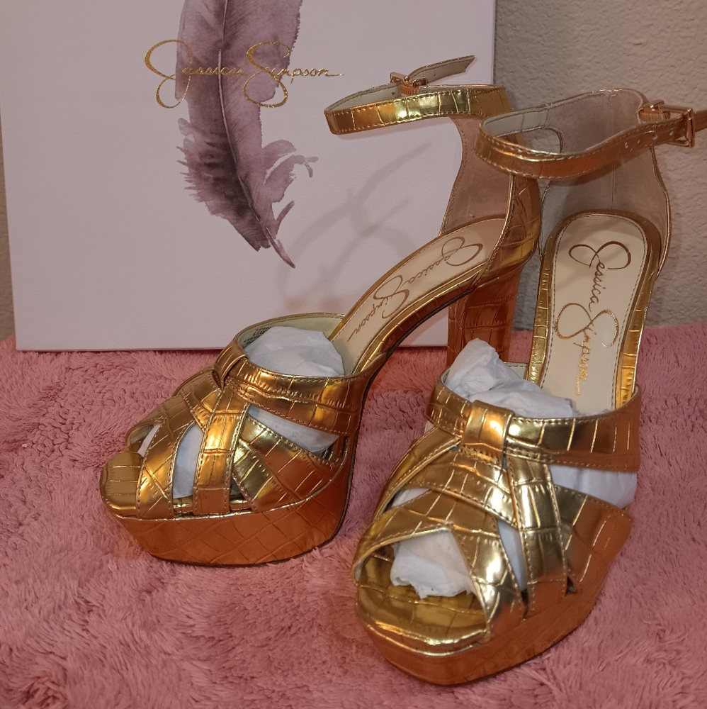 Like NEW Gold Open-Toe Platform Heels size 6.5